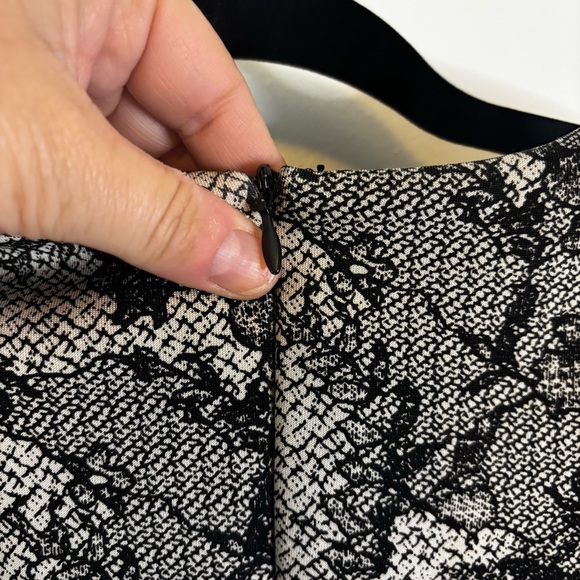 Forever 21 Black Floral Sheath Dress - Picture 7 of 8